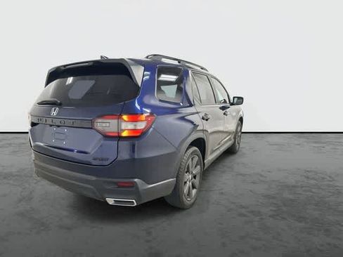 Used 2025 Honda Pilot Sport image 3