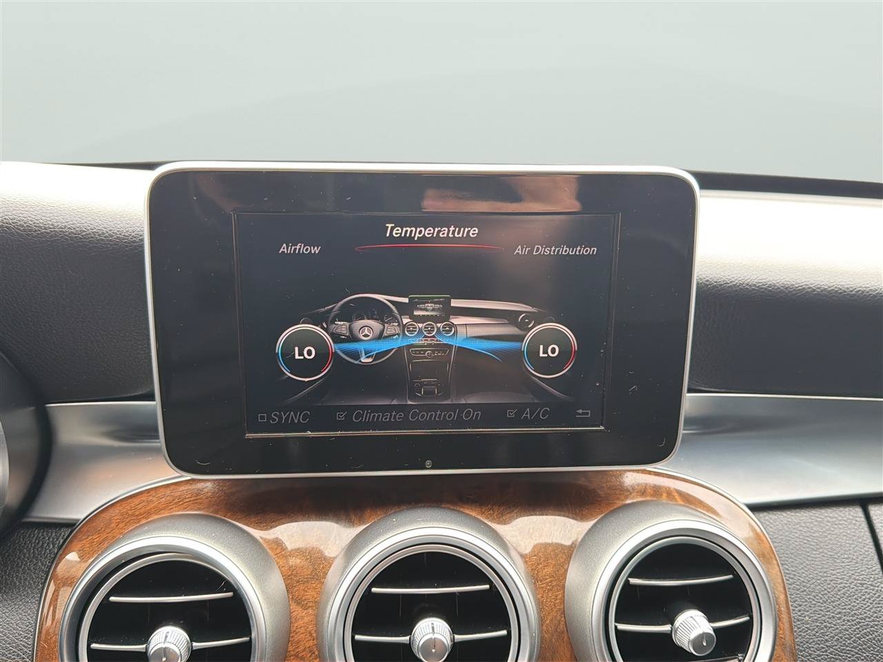 Used 2015 Mercedes-Benz C 300 4MATIC Sedan image 23
