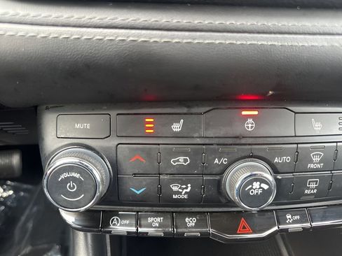 Used 2024 Dodge Durango SXT w/ SXT Blacktop Group image 22