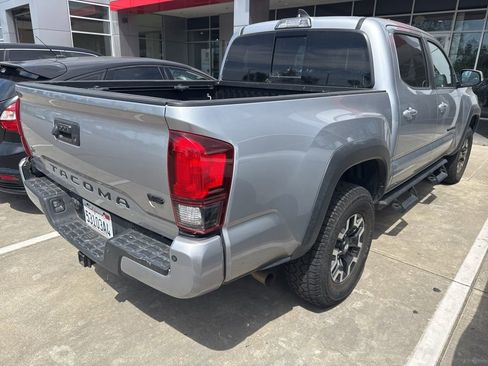 Used 2019 Toyota Tacoma TRD Off-Road w/ TRD Premium Off Road Package AWD/4WD image 4