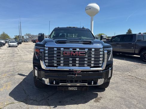 Used 2024 GMC Sierra 2500 Denali w/ Technology Package AWD/4WD image 2