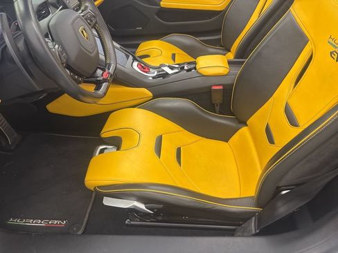 Used 2020 Lamborghini Huracan EVO RWD image 43
