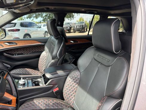 Used 2023 Jeep Grand Cherokee Summit AWD/4WD image 21