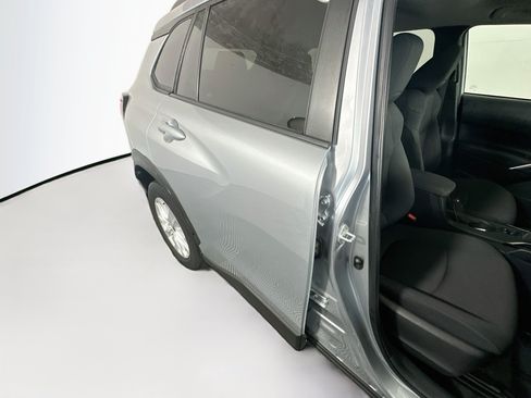 Used 2022 Toyota Corolla Cross LE FWD image 28