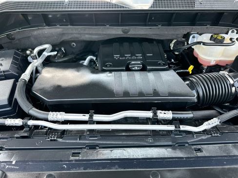 Used 2023 Chevrolet Silverado 1500 LT AWD/4WD image 28