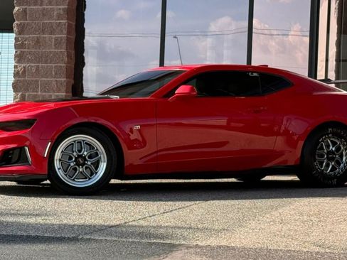 Used 2017 Chevrolet Camaro SS RWD image 3