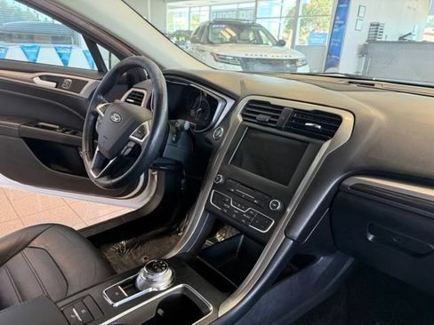 Used 2018 Ford Fusion SE w/ Equipment Group 602A FWD image 24