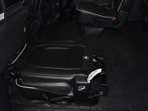 Certified 2025 Chrysler Pacifica Limited image 36