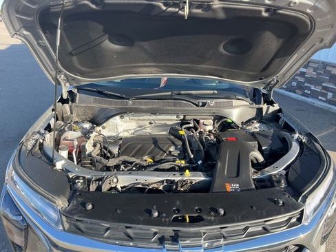 Used 2025 Chevrolet Trax LT w/ LT Convenience Package image 22