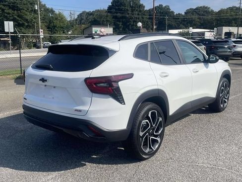 New 2026 Chevrolet Trax RS w/ Sunroof Package FWD image 3