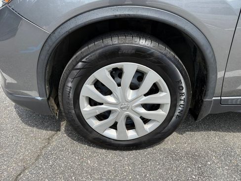 Used 2020 Nissan Rogue S FWD image 31