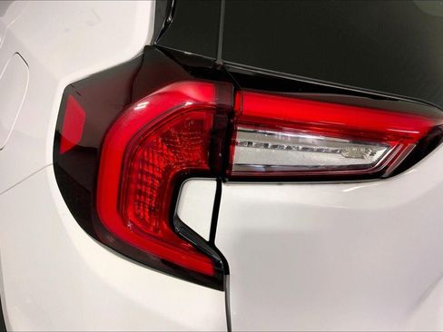 Used 2024 GMC Terrain SLT image 27