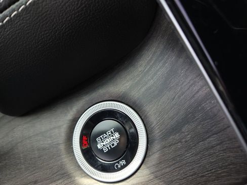 Used 2025 Jeep Grand Cherokee L Limited w/ Black Appearance Package image 27