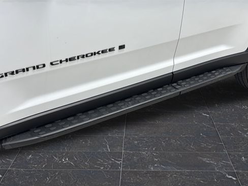 Certified 2024 Jeep Grand Cherokee Limited w/ Luxury Tech Group II AWD/4WD image 41