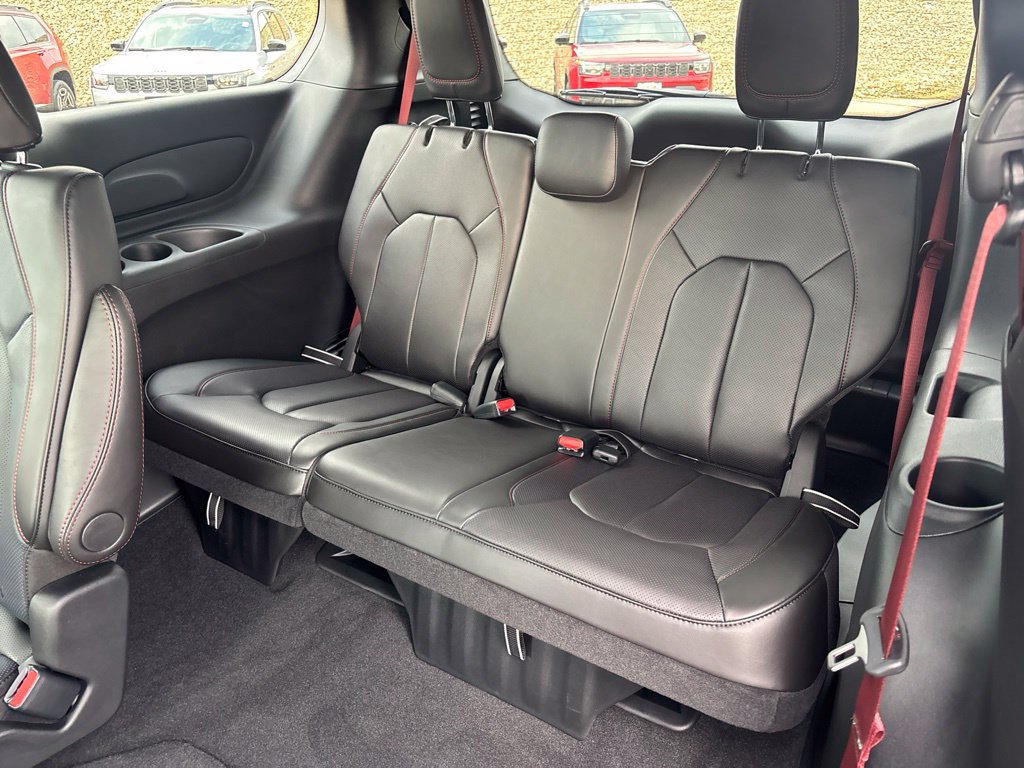 New 2027 Chrysler Pacifica Select AWD/4WD image 19