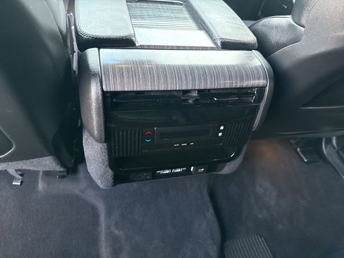 Used 2024 Jeep Wagoneer L Series II w/ Flexible Seating Group AWD/4WD image 23