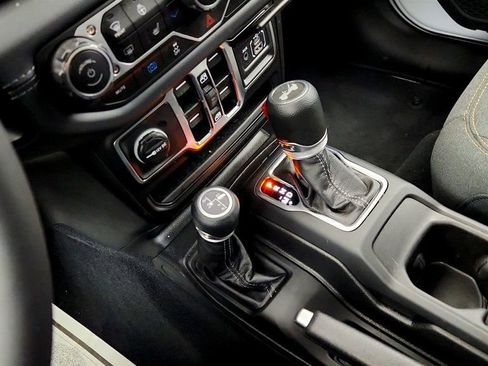 Used 2025 Jeep Wrangler Unlimited Sahara image 16