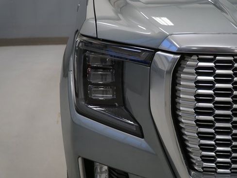 Used 2023 GMC Yukon Denali w/ Advanced Technology Package image 10