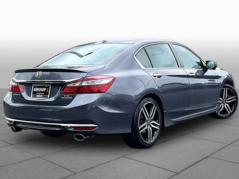 Used 2017 Honda Accord Touring image 13