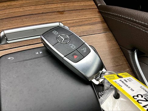 Certified 2023 Mercedes-Benz GLS 450 4MATIC image 11