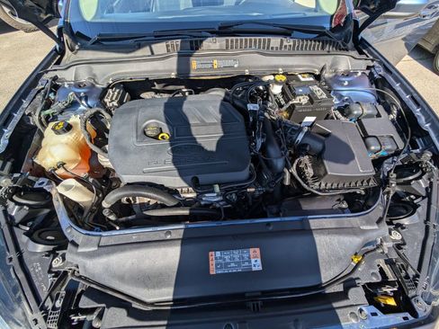 Used 2019 Ford Fusion SE w/ Equipment Group 151A FWD image 10