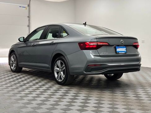 Used 2024 Volkswagen Jetta SE FWD image 10