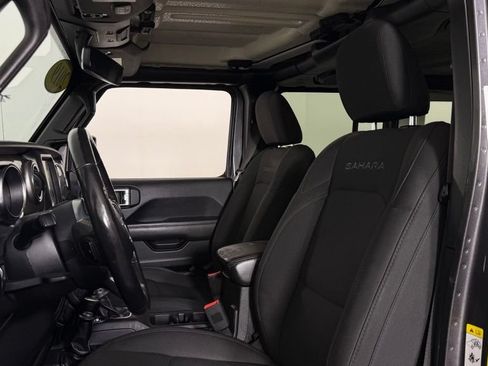 Used 2019 Jeep Wrangler Unlimited Sahara w/ Dual Top Group AWD/4WD image 15