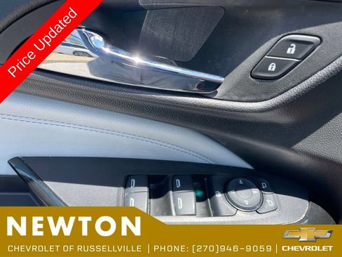 Used 2024 Chevrolet Trax LT FWD image 9