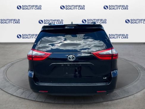 Used 2020 Toyota Sienna LE image 5