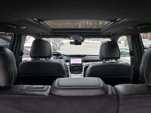 Used 2024 Jeep Grand Cherokee Limited w/ Luxury Tech Group II image 37