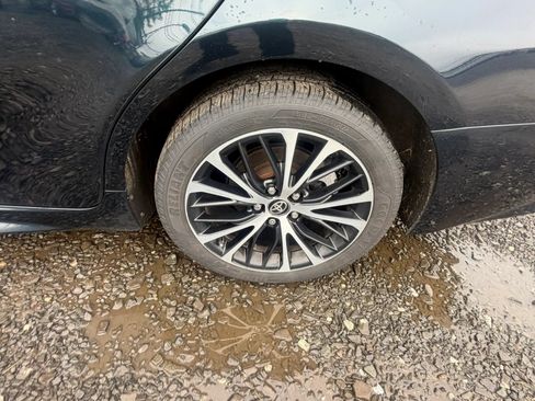 Used 2020 Toyota Camry SE FWD image 9