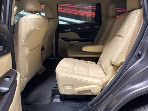 Used 2015 Toyota Highlander Limited image 16