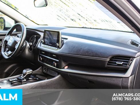 Used 2025 Nissan Rogue SV FWD image 22