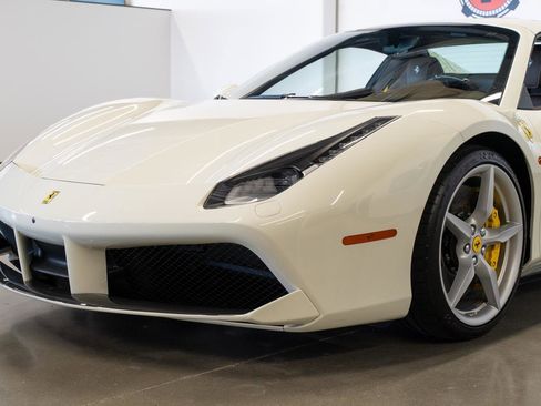 Used 2018 Ferrari 488 Spider image 28