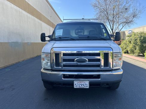 Used 2016 Ford E-350 and Econoline 350 Super Duty image 2