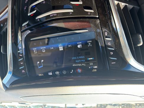 Used 2019 Cadillac Escalade Premium Luxury image 32