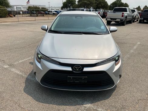 Used 2025 Toyota Corolla LE FWD image 2