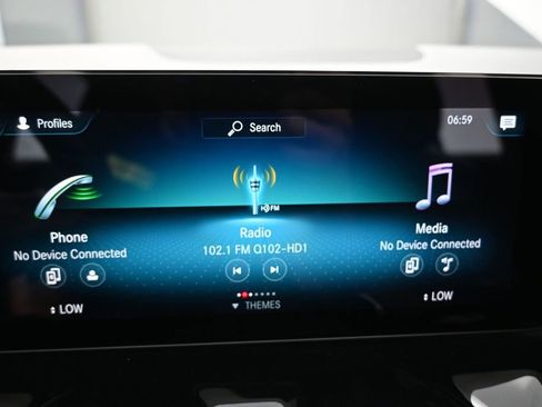 Used 2022 Mercedes-Benz GLA 250 4MATIC w/ Premium Package image 11