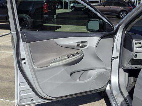 Used 2013 Toyota Corolla LE image 11