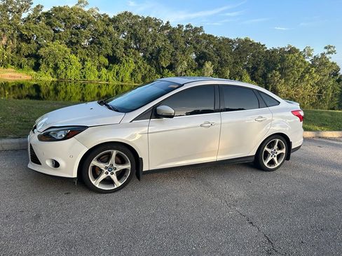 Used 2012 Ford Focus Titanium FWD image 2