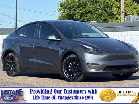 Used 2023 Tesla Model Y Long Range AWD/4WD image 2