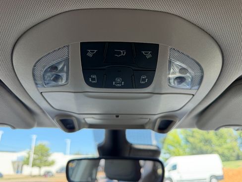 Used 2023 Chrysler Pacifica Limited FWD image 38
