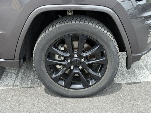 Used 2021 Jeep Grand Cherokee Laredo X AWD/4WD image 12