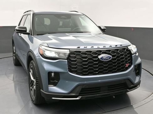 Used 2025 Ford Explorer ST w/ Sun And Sound Package image 3