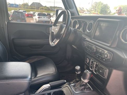 Used 2019 Jeep Wrangler Unlimited Sahara image 23