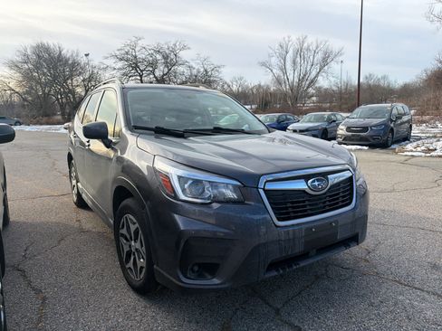 Used 2020 Subaru Forester Premium image 3