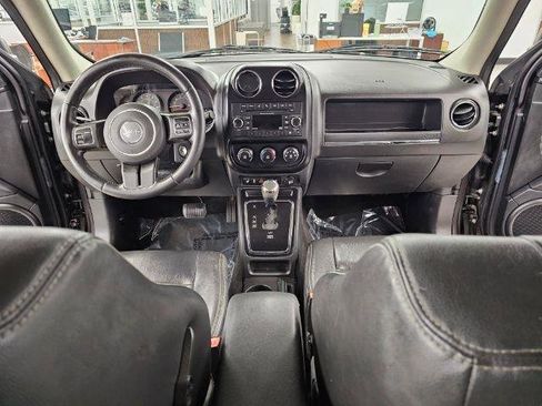 Used 2015 Jeep Patriot High Altitude AWD/4WD image 9