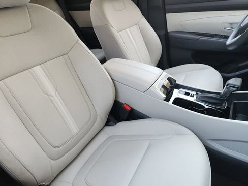 Certified 2025 Hyundai Tucson SEL image 9