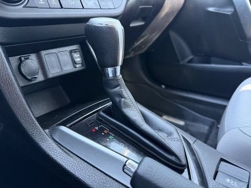 Used 2016 Toyota Corolla LE FWD image 19