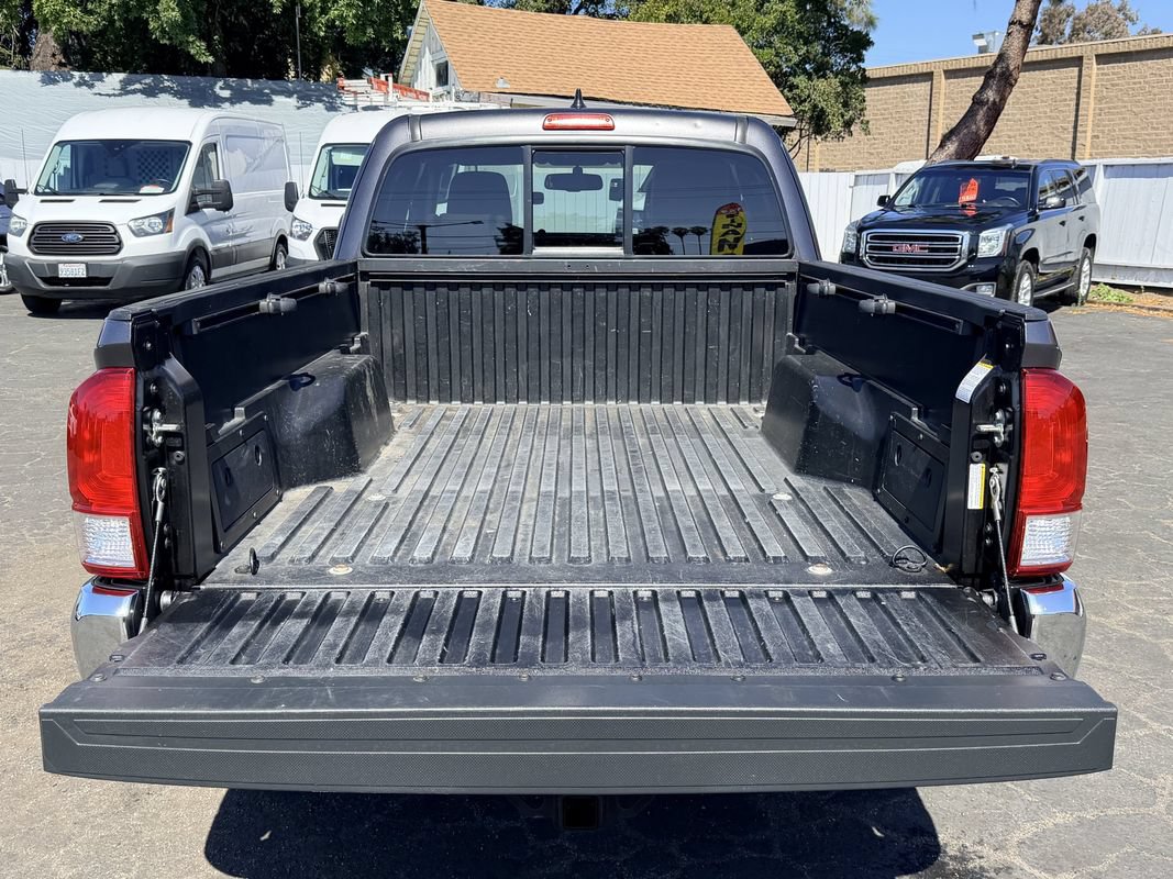 Used 2017 Toyota Tacoma SR5 w/ Tow Package RWD image 14